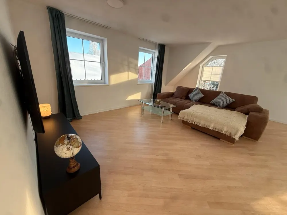 Großzügige möblierte 3-Zimmer-Wohnung mit 2 Bädern