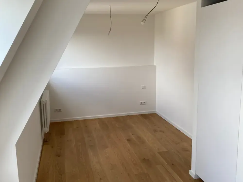 Wohnen und Arbeiten in moderner neuer 4-Zimmer Dachgeschosswohnung!