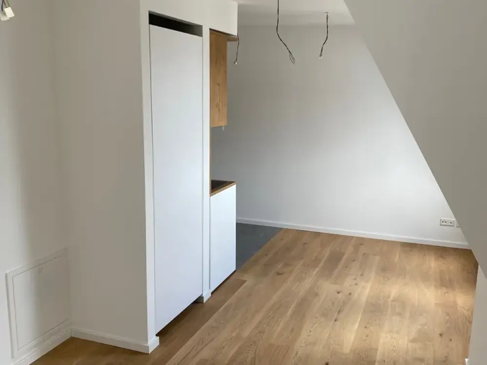 Wohnen und Arbeiten in moderner neuer 4-Zimmer Dachgeschosswohnung!