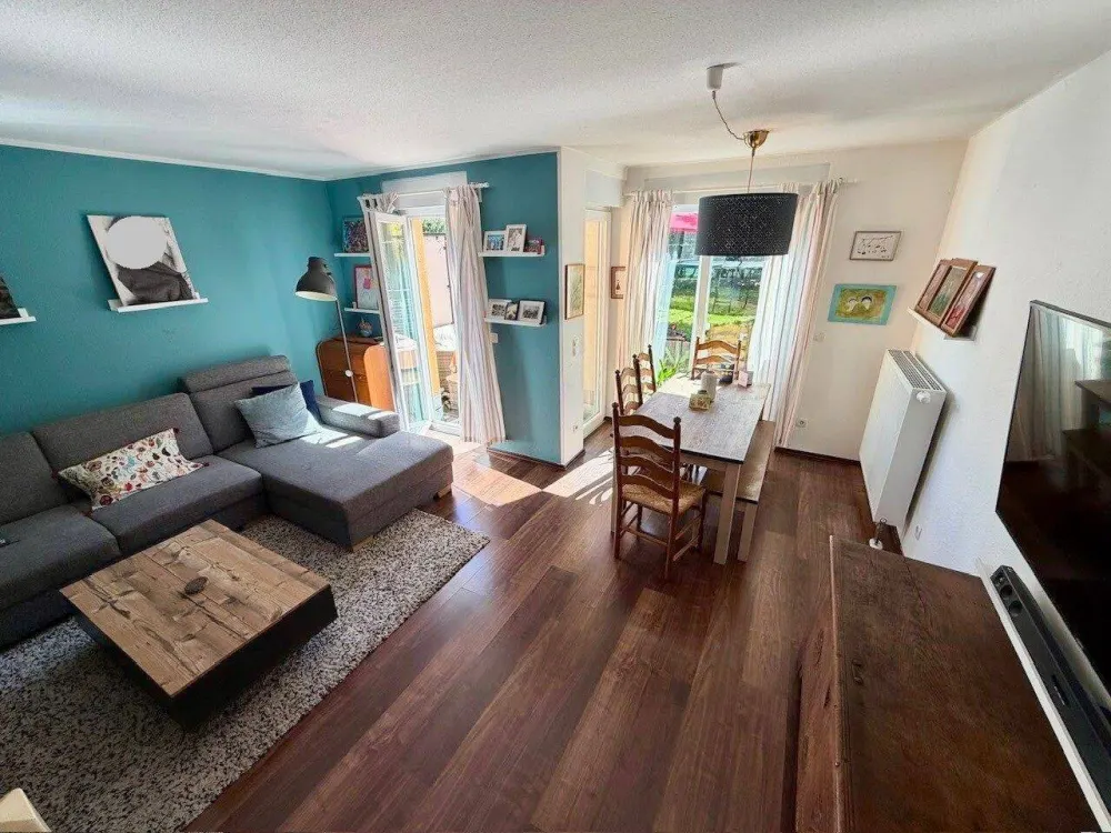 TRADITIONELL: MODERNE MAISONETTE-WOHNUNG MIT TERRASSE UND GARTEN!