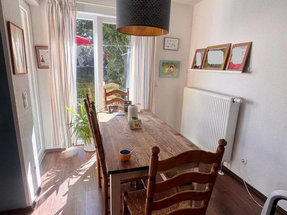 TRADITIONELL: MODERNE MAISONETTE-WOHNUNG MIT TERRASSE UND GARTEN!