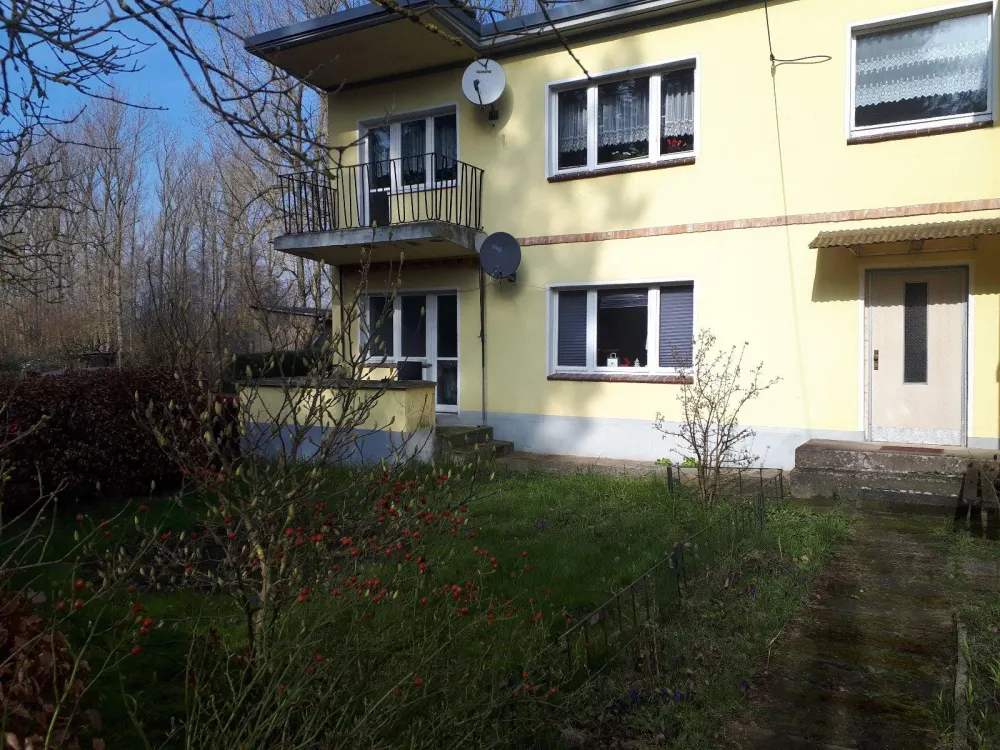 3-Zimmer EG-Wohnung mit großem Garten und Einzelgarage