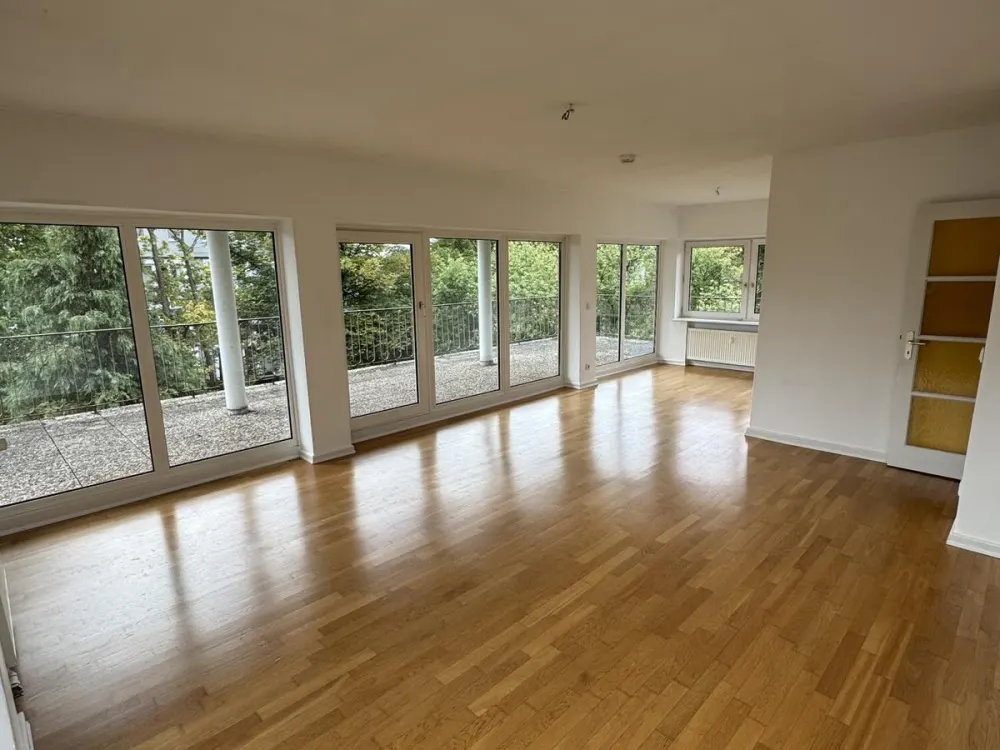Lichtdurchflutete Wohnung mit umlaufender Dachterrasse zur Miete in Hamburg -Uhlenhorst - Wentzel Dr.