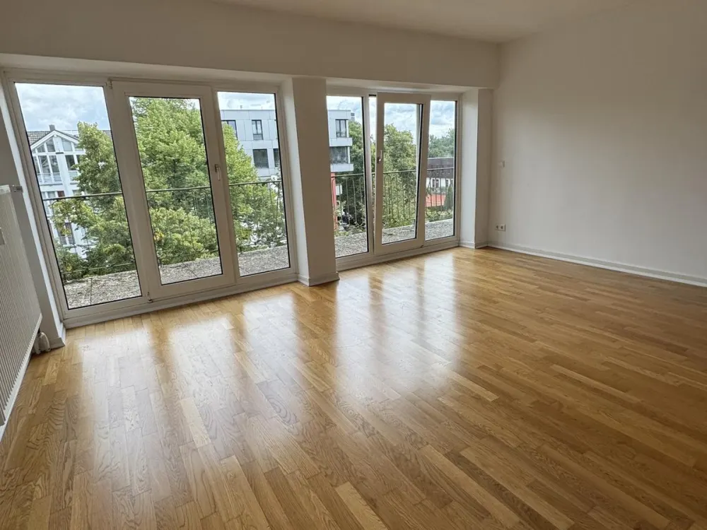 Lichtdurchflutete Wohnung mit umlaufender Dachterrasse zur Miete in Hamburg -Uhlenhorst - Wentzel Dr.