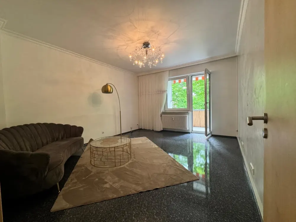 Stilvolle 2,5-Zimmer-Wohnung mit Balkon in ruhiger, attraktiver Lage zur befristeten Vermietung.