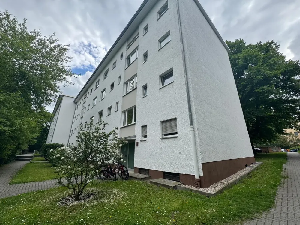 Stilvolle 2,5-Zimmer-Wohnung mit Balkon in ruhiger, attraktiver Lage zur befristeten Vermietung.