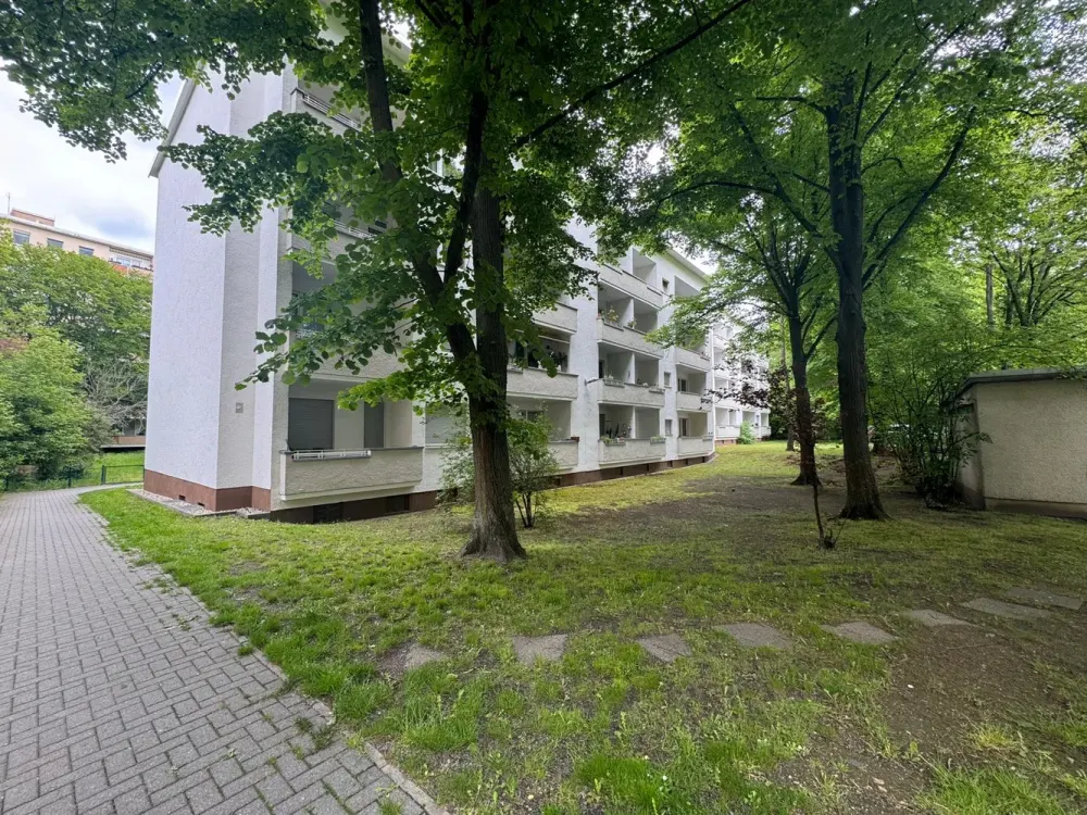 Stilvolle 2,5-Zimmer-Wohnung mit Balkon in ruhiger, attraktiver Lage zur befristeten Vermietung.