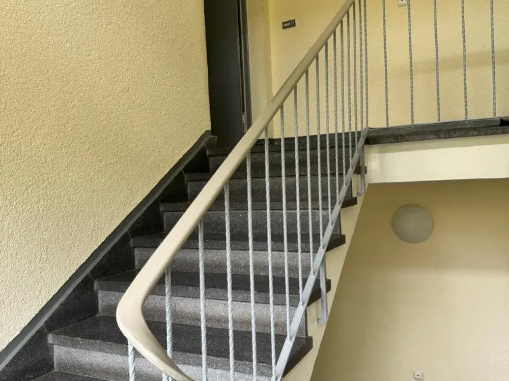 Stilvolle 2,5-Zimmer-Wohnung mit Balkon in ruhiger, attraktiver Lage zur befristeten Vermietung.