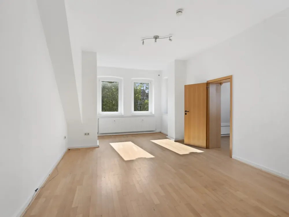 Großzügige 3,5-Zimmer-Wohnung in zentraler Lage, WG-Vermietung möglich (3 Leute), optional mit eige