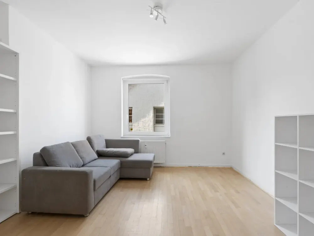 Großzügige 3,5-Zimmer-Wohnung in zentraler Lage, WG-Vermietung möglich (3 Leute), optional mit eige
