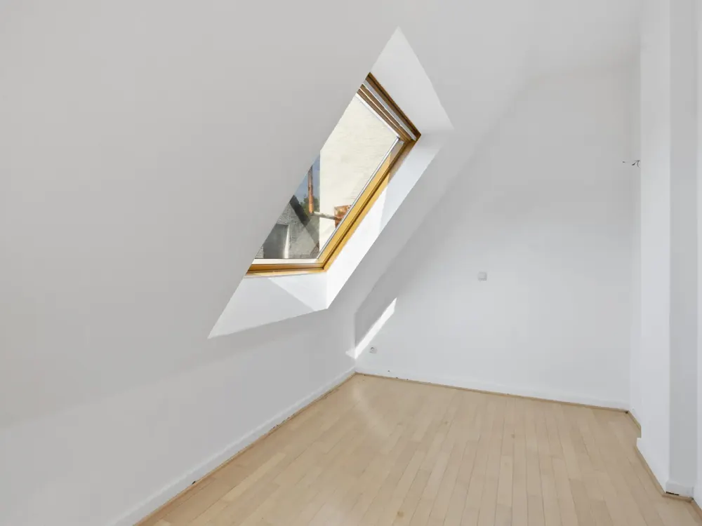 Großzügige 3,5-Zimmer-Wohnung in zentraler Lage, WG-Vermietung möglich (3 Leute), optional mit eige