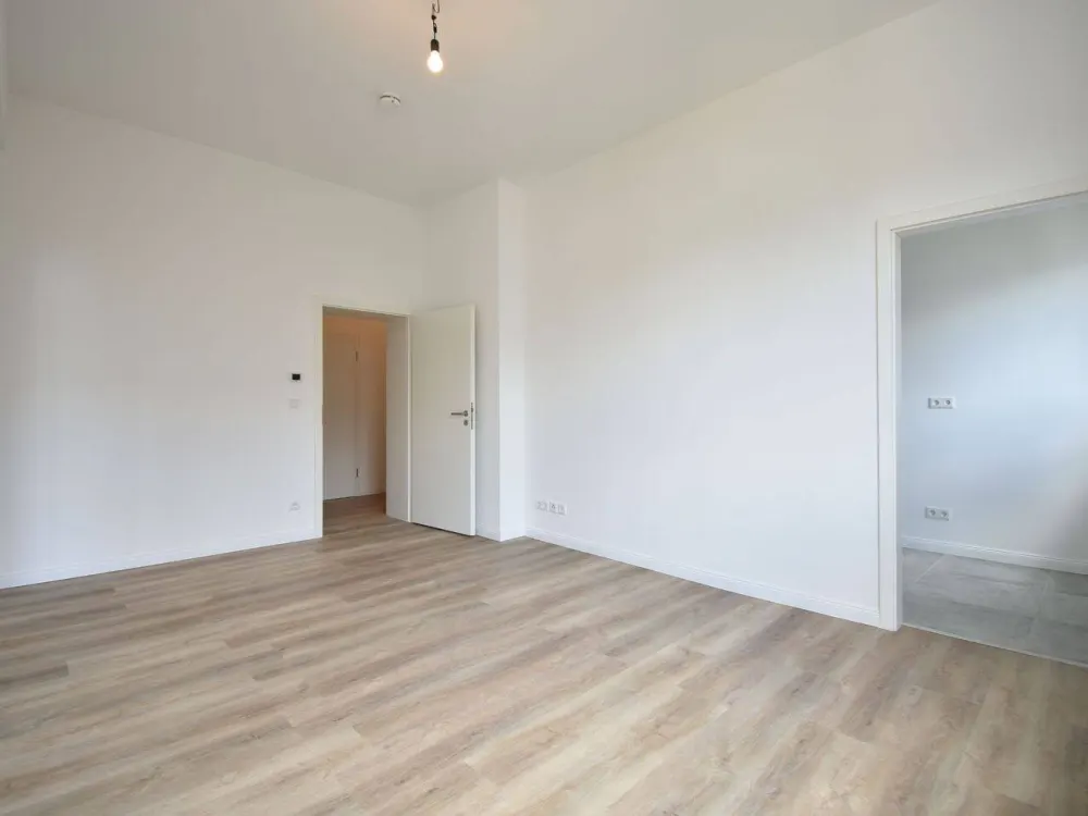 ERSTBEZUG nach Sanierung! Zentrale 2-Zi-Whg zu vermieten
