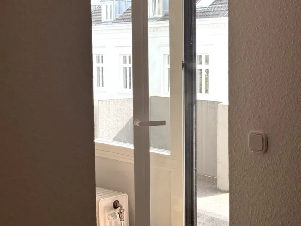Helle Wohnung mit Balkon, Nähe Schloss/Landtag, 40 qm