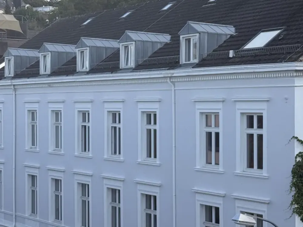 Helle Wohnung mit Balkon, Nähe Schloss/Landtag, 40 qm