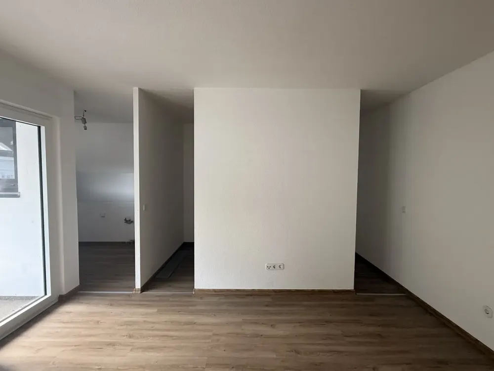 Helle Wohnung mit Balkon, Nähe Schloss/Landtag, 40 qm