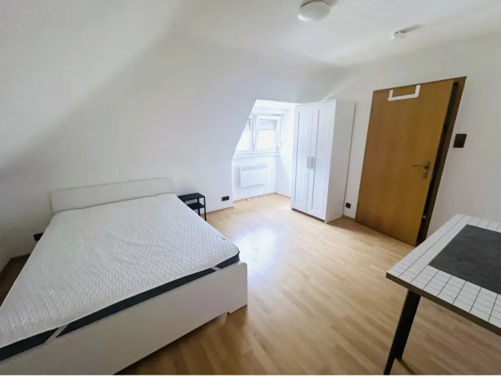Möbliertes WG Zimmer in netter 3er WG