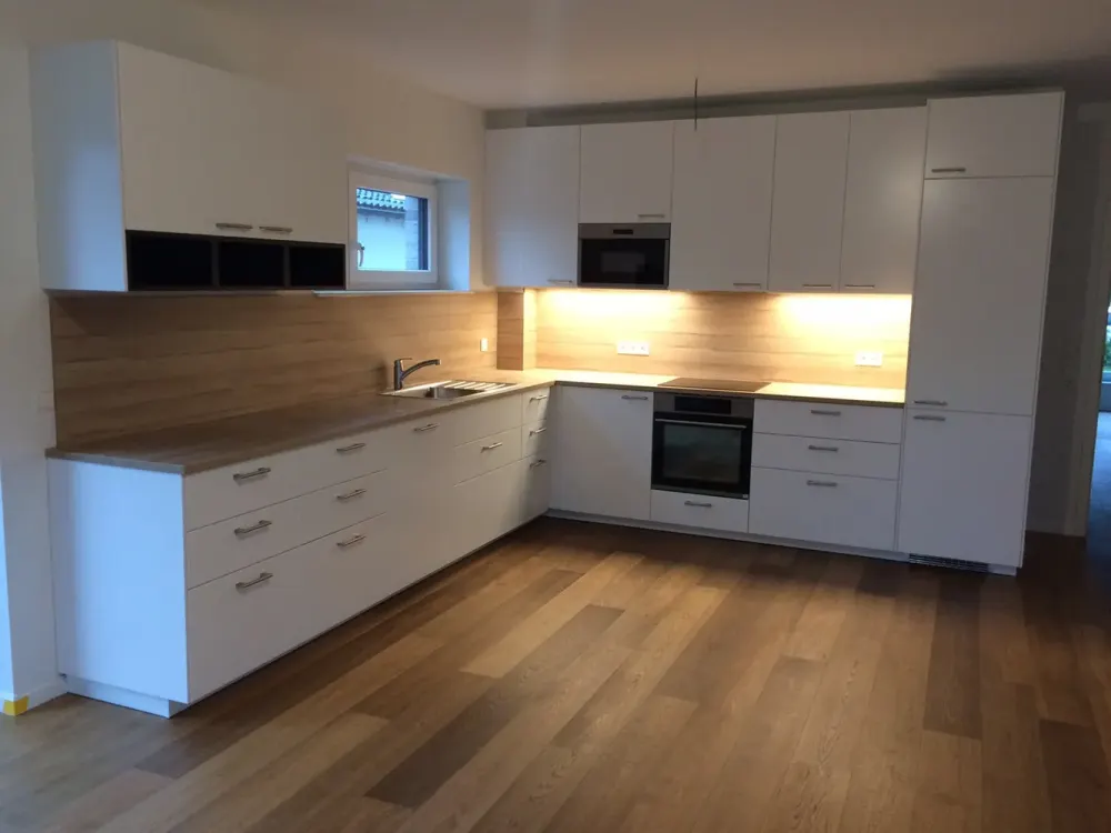 Hochwertige 4-Zimmer-Erdgeschosswohnung mit eigenem Garten und Einbauküche