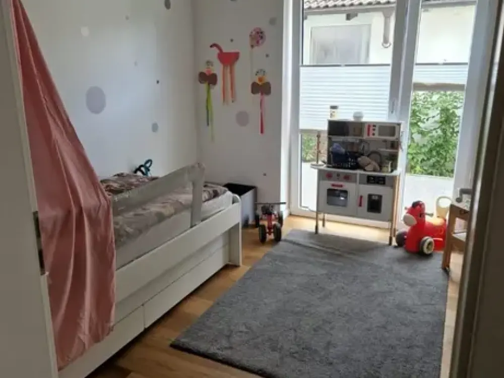 Hochwertige 4-Zimmer-Erdgeschosswohnung mit eigenem Garten und Einbauküche