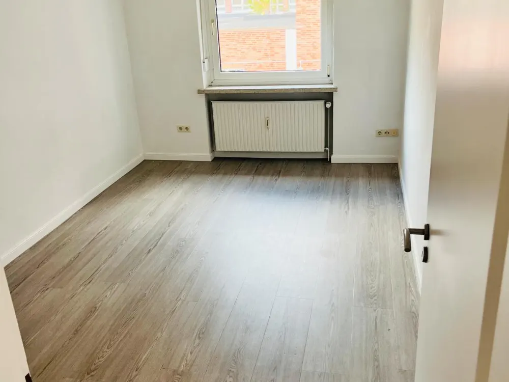 4 Zimmer Nähe Bahnhof * 2 Balkone * eigener Eingang