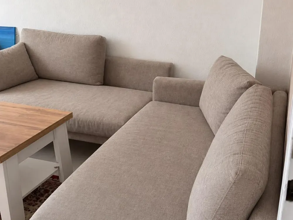 Voll möblierte 3-Zimmer-Wohnung mit großem Balkon zur Zwischenmie