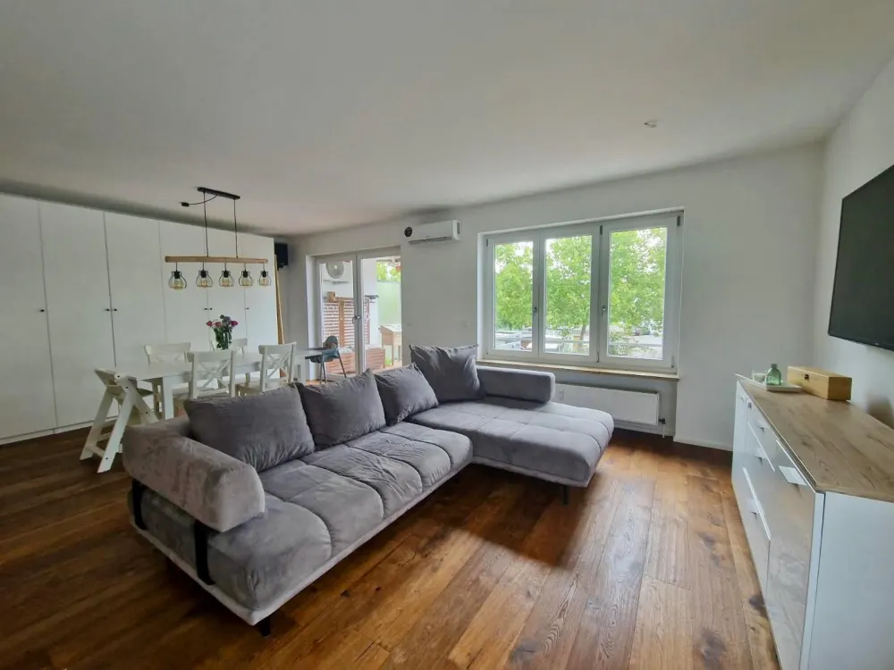 Hochwertige 2-Zimmer-Wohnung mit Balkon, Klima & TG-Stellplatz