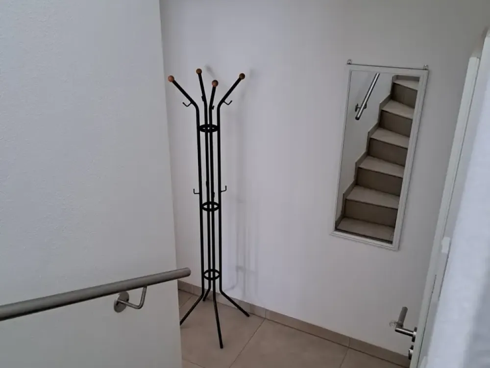 2 Zimmer, Maisonetten-Dachgeschosswohnung mit Dachterrasse, möbliert, inkl. aller Nebenkosten