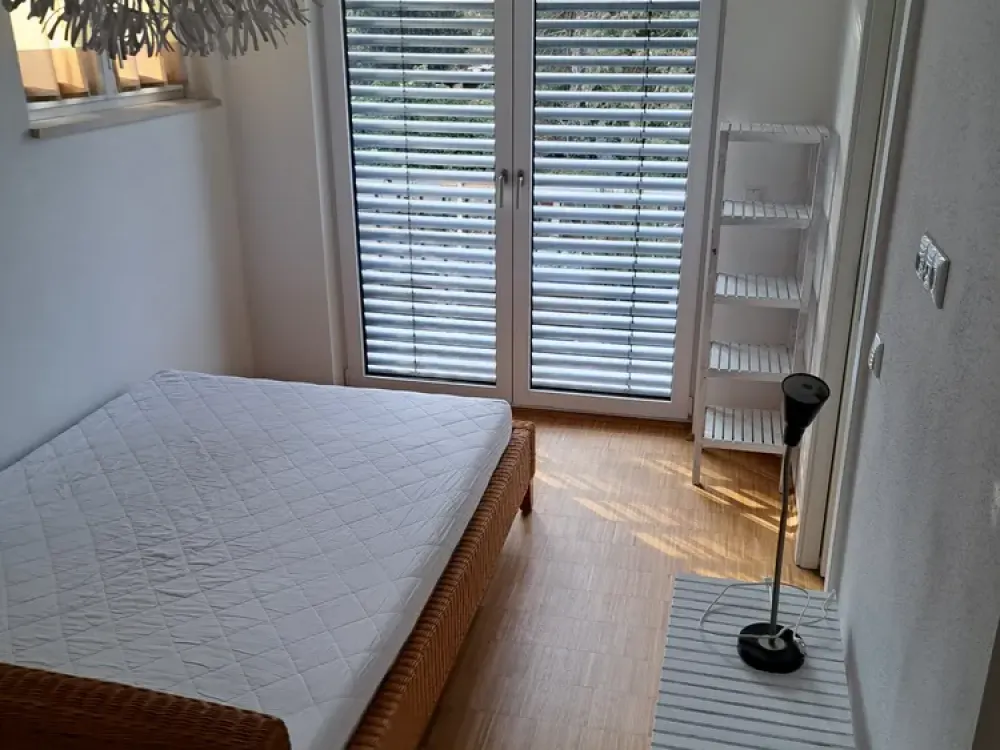 2 Zimmer, Maisonetten-Dachgeschosswohnung mit Dachterrasse, möbliert, inkl. aller Nebenkosten