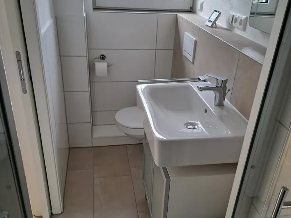 2 Zimmer, Maisonetten-Dachgeschosswohnung mit Dachterrasse, möbliert, inkl. aller Nebenkosten