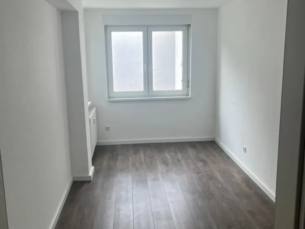 Tasteful 4-Room Apartment with High-Quality Interior, Balcony and Fitted Kitchen in Mörfelden-Walldorf