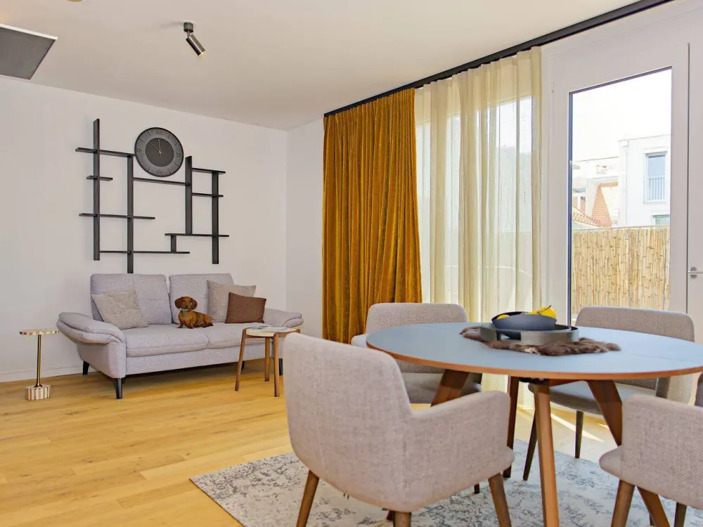 Möbliertes Sky-Loft mit Dachterrasse, Klimaanlage und TG-Stellplatz