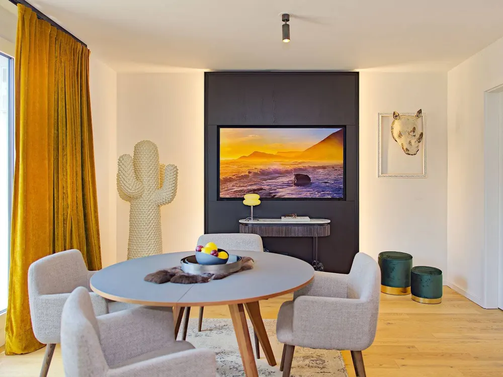Möbliertes Sky-Loft mit Dachterrasse, Klimaanlage und TG-Stellplatz