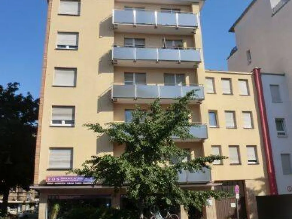 KESTLER IMMOBILIEN IVD - 3. OG - 3 ZI.-WOHNUNG - DESIGNBÖDEN - HELL GEFLIESTES BAD