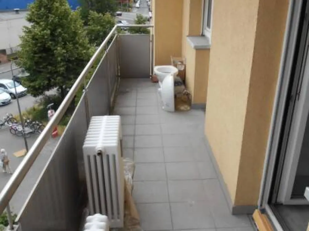 KESTLER IMMOBILIEN IVD - 3. OG - 3 ZI.-WOHNUNG - DESIGNBÖDEN - HELL GEFLIESTES BAD