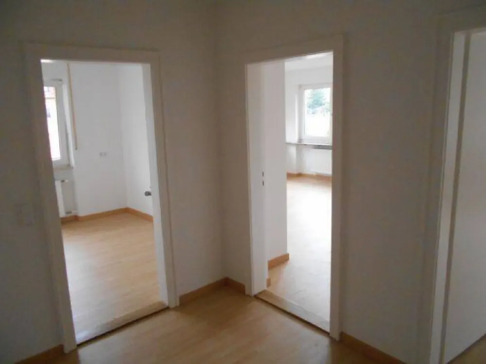 KESTLER IMMOBILIEN IVD - 3. OG - 3 ZI.-WOHNUNG - DESIGNBÖDEN - HELL GEFLIESTES BAD