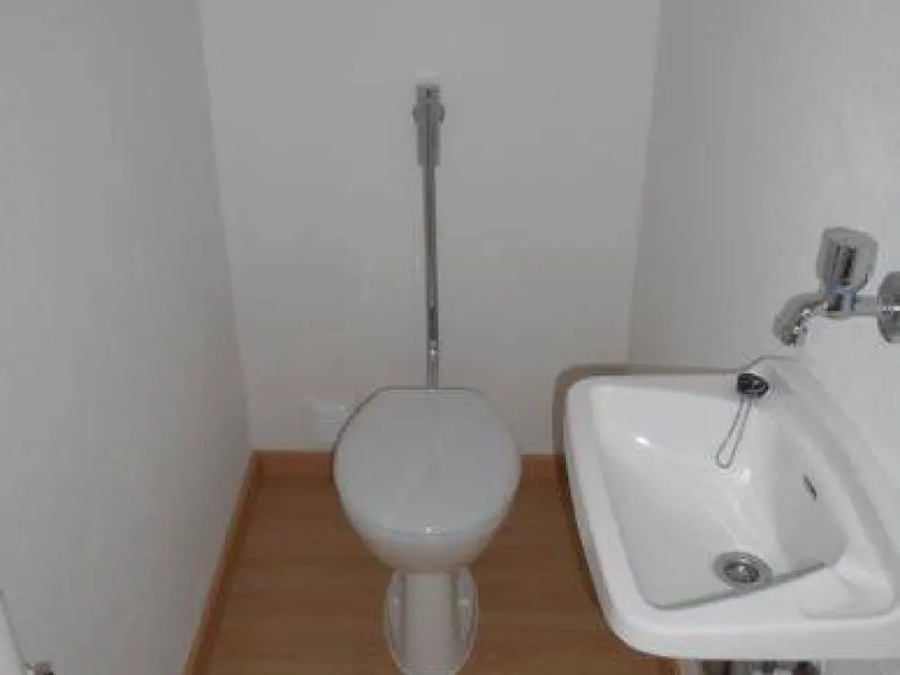 KESTLER IMMOBILIEN IVD - 3. OG - 3 ZI.-WOHNUNG - DESIGNBÖDEN - HELL GEFLIESTES BAD