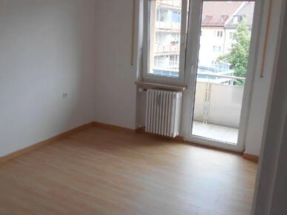 KESTLER IMMOBILIEN IVD - 3. OG - 3 ZI.-WOHNUNG - DESIGNBÖDEN - HELL GEFLIESTES BAD