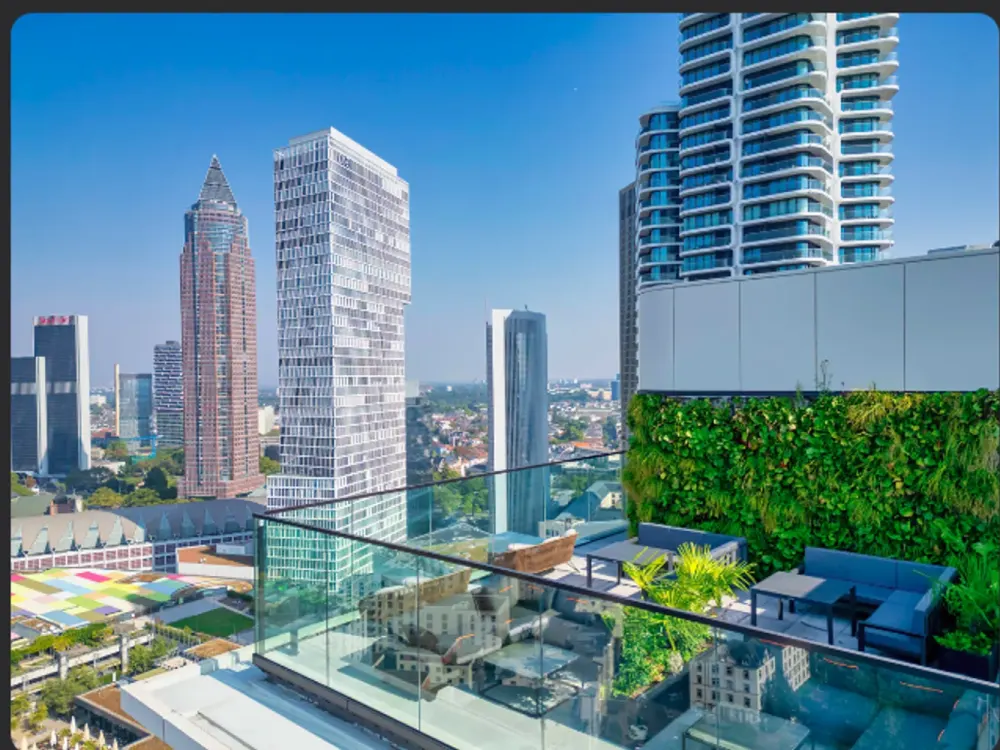 Erstbezug- Luxuriöses Wohnen über die Frankfurter Skyline mit 12 qm Loggia im 21. OG des EDEN Tower