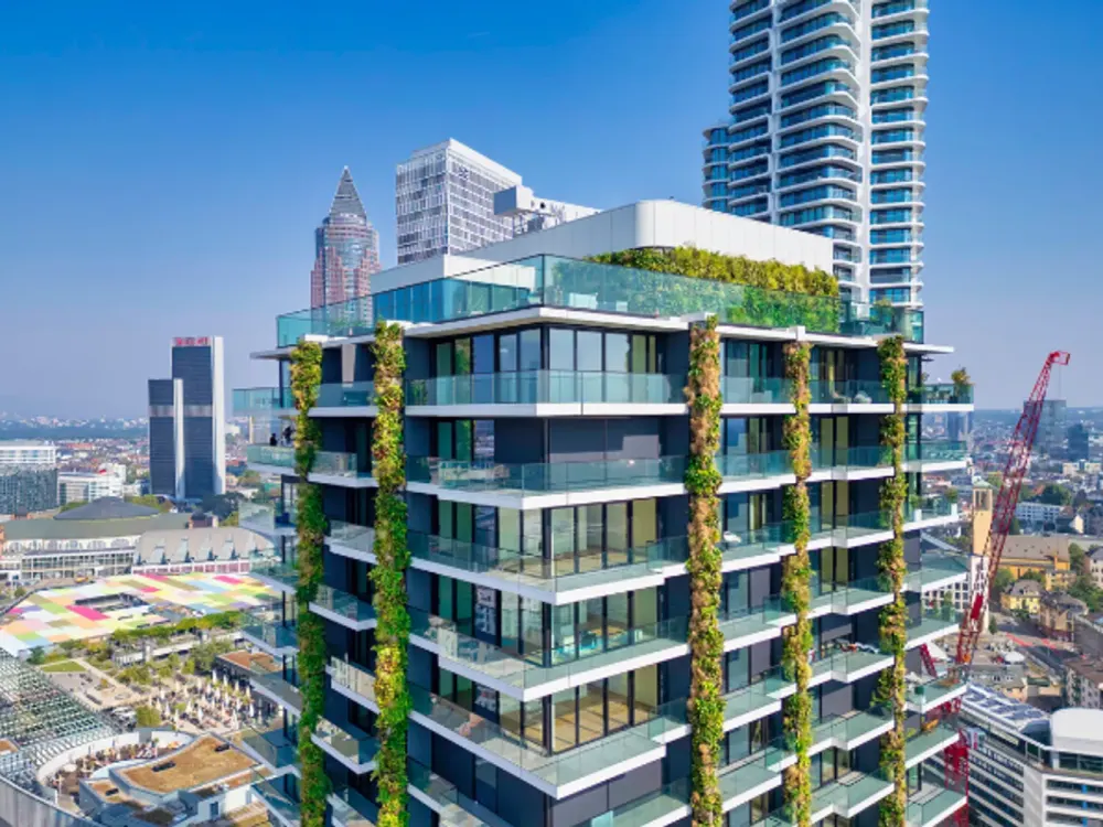 Erstbezug- Luxuriöses Wohnen über die Frankfurter Skyline mit 12 qm Loggia im 21. OG des EDEN Tower