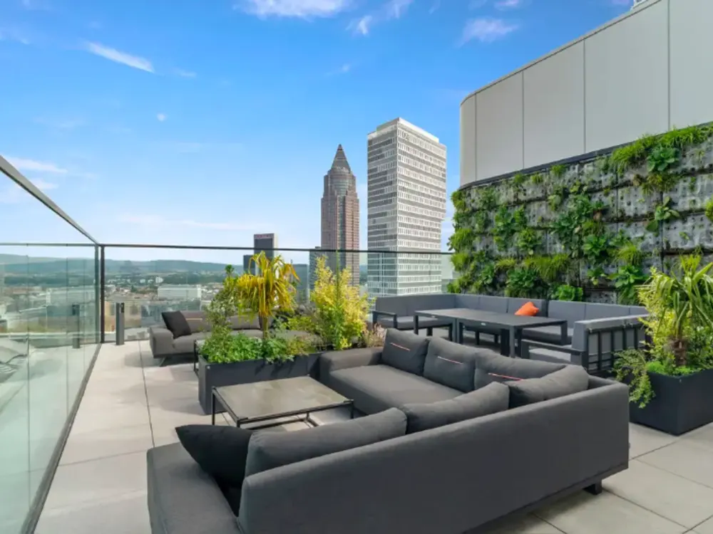 Erstbezug- Luxuriöses Wohnen über die Frankfurter Skyline mit 12 qm Loggia im 21. OG des EDEN Tower