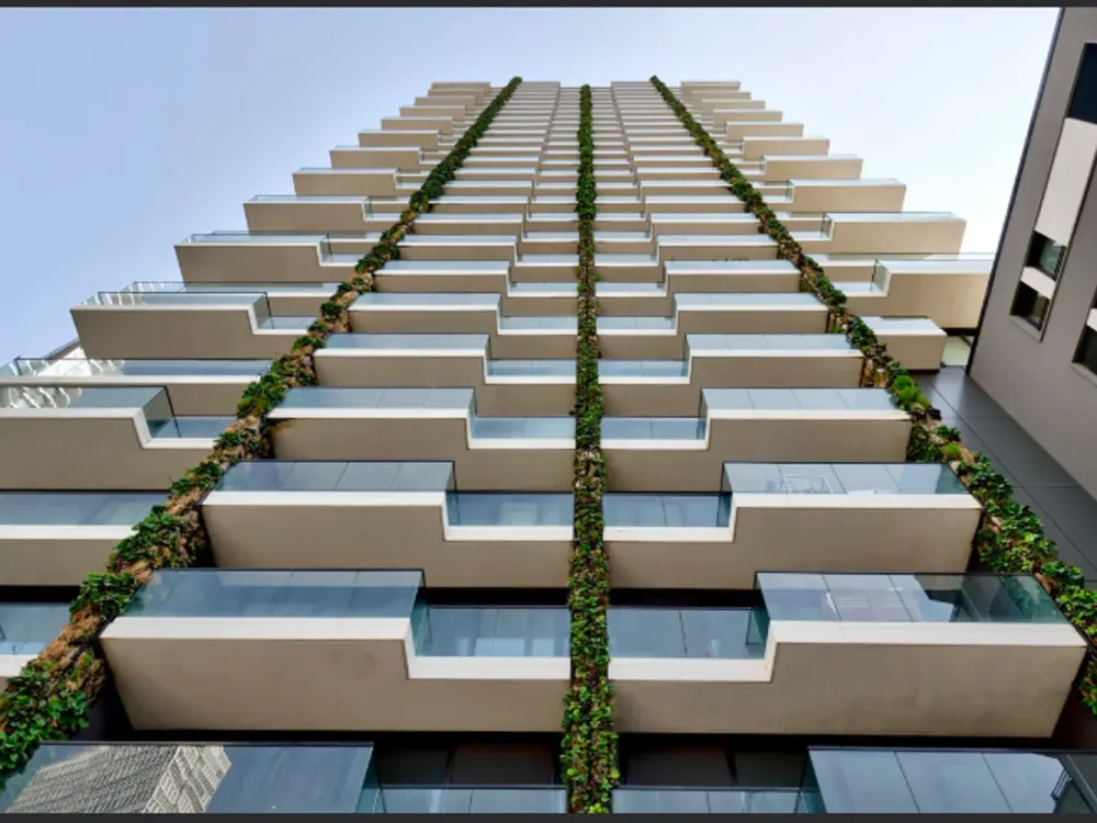 Erstbezug- Luxuriöses Wohnen über die Frankfurter Skyline mit 12 qm Loggia im 21. OG des EDEN Tower