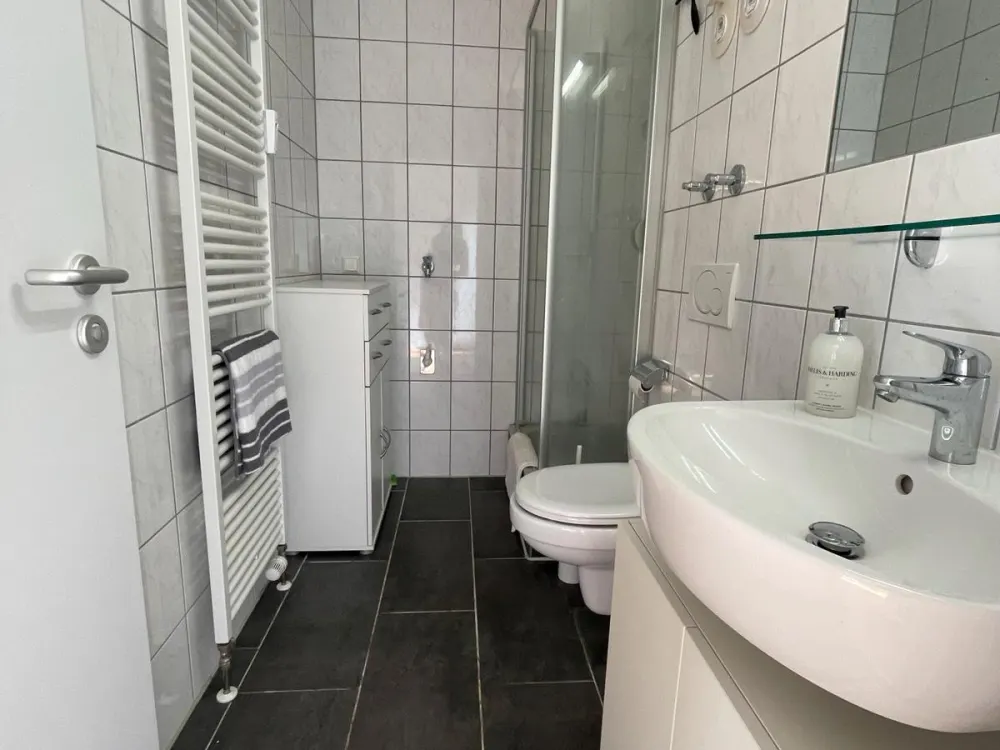 Möblierte 2 ZKB und Südbalkon längerfristig zu vermieten