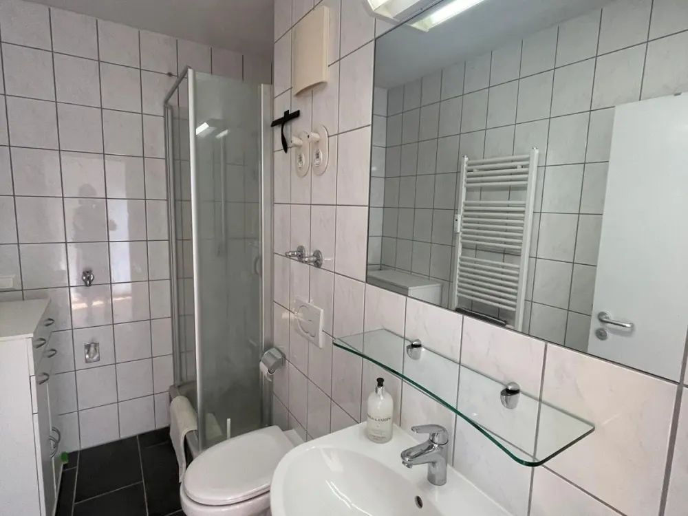 Möblierte 2 ZKB und Südbalkon längerfristig zu vermieten
