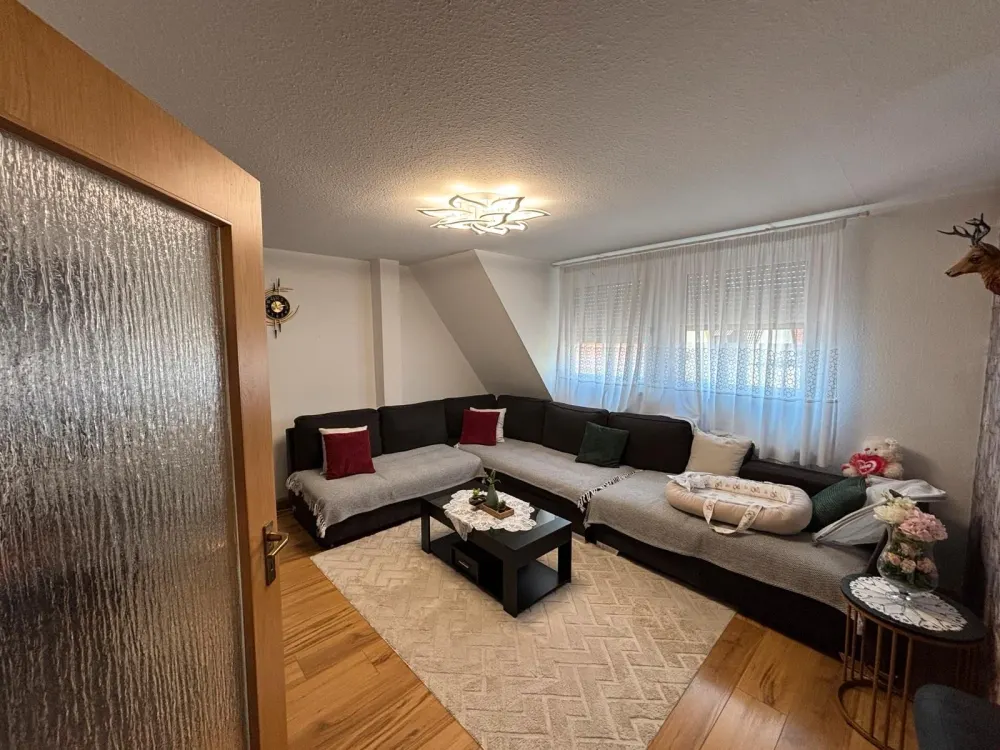 Charmante 4 Zimmer Wohnung in einem Historischen Gebäude