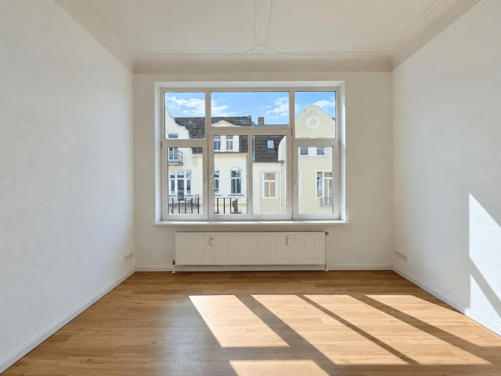 Repräsentative 3-Zimmer-Altbauwohnung mit Balkon im Rostocker Bahnhofsviertel
