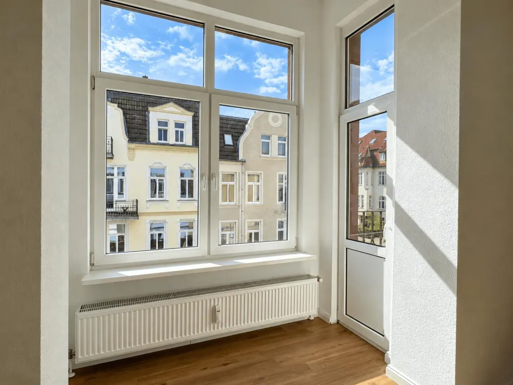 Repräsentative 3-Zimmer-Altbauwohnung mit Balkon im Rostocker Bahnhofsviertel