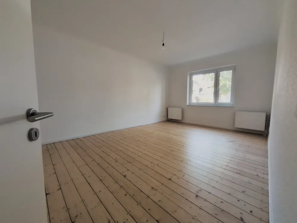 Bright 2-Room Apartment with Large Eat-In Kitchen and Balcony in Düsseldorf-Unterrath