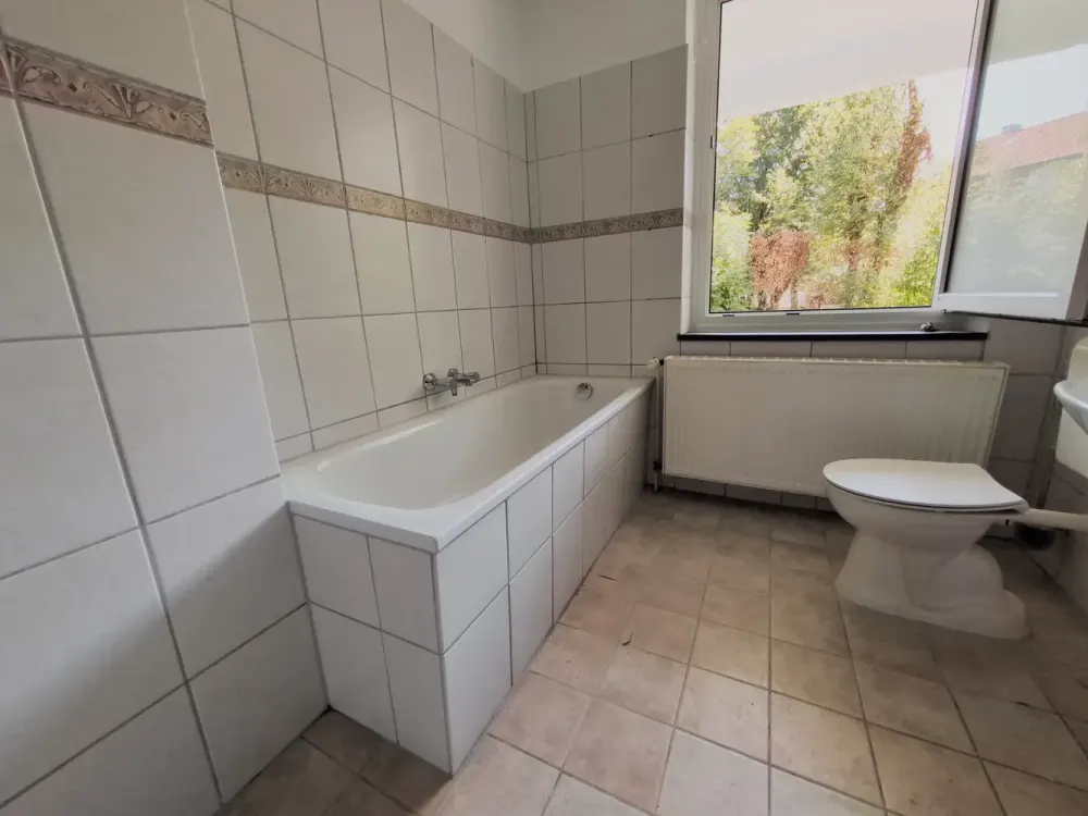 Bright 2-Room Apartment with Large Eat-In Kitchen and Balcony in Düsseldorf-Unterrath
