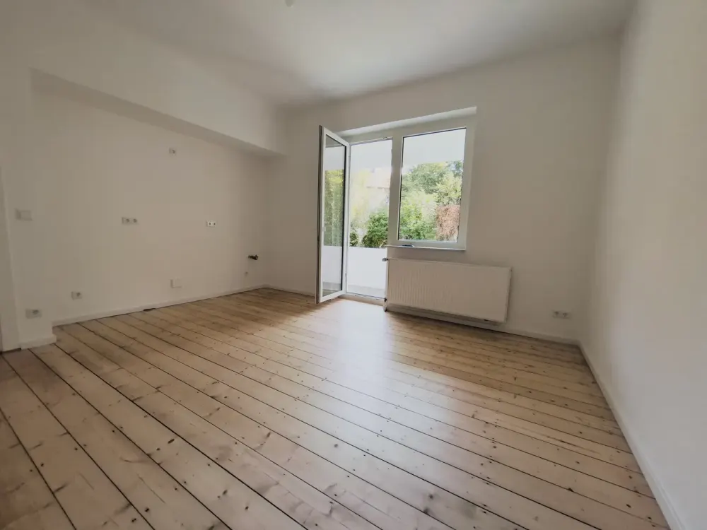 Bright 2-Room Apartment with Large Eat-In Kitchen and Balcony in Düsseldorf-Unterrath