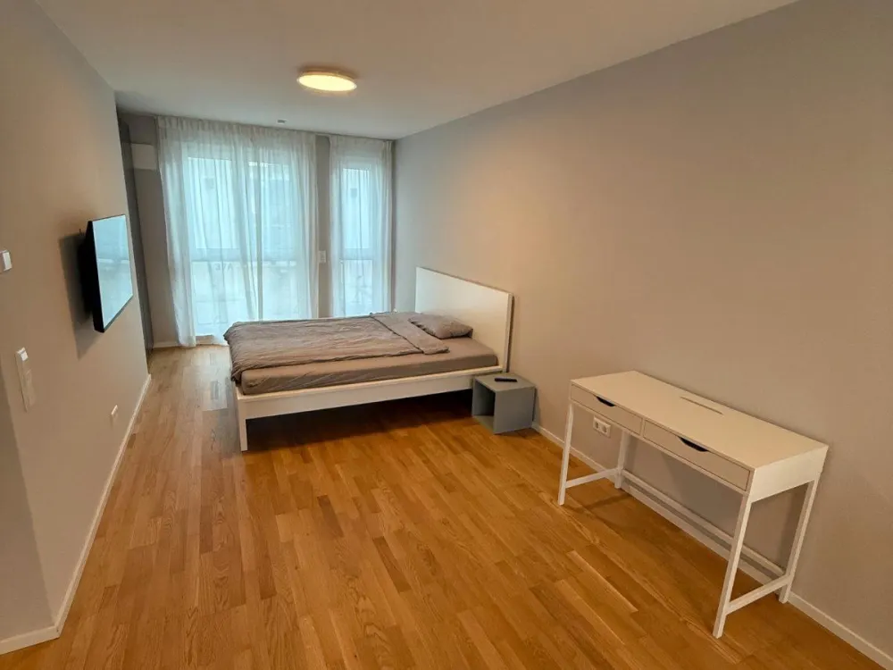 Neuwertige möblierte Wohnung mit TG & Wallbox in Zuffenhausen