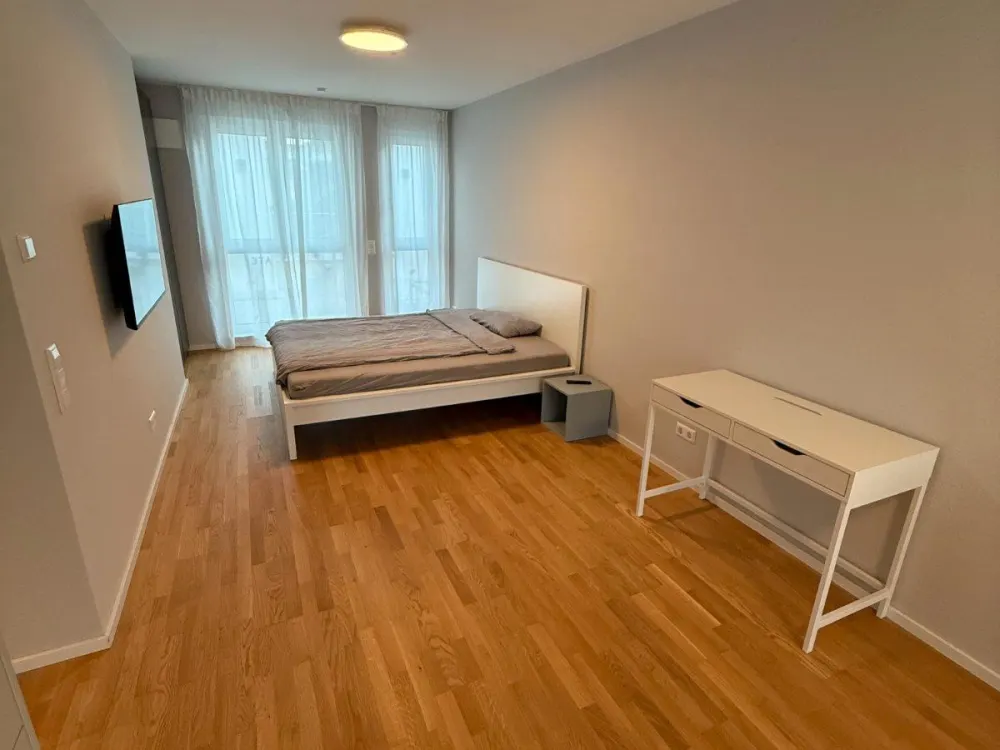 Neuwertige möblierte Wohnung mit TG & Wallbox in Zuffenhausen